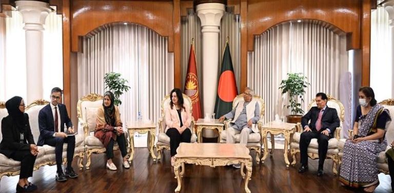 প্রধান উপদেষ্টার সঙ্গে কানাডীয় পার্লামেন্টারি দলের সাক্ষাৎ