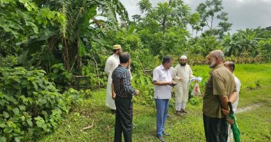 দুমকিতে সরকারি রাস্তায় বাঁশের বেড়া দিয়ে চাষাবাদ , অপসারণের নির্দেশ