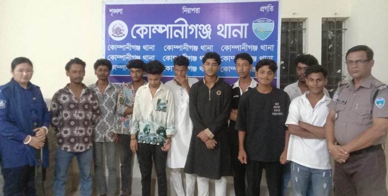 নোয়াখালীতে কিশোর গ্যাংবিরোধী অভিযানে আটক ৪৫